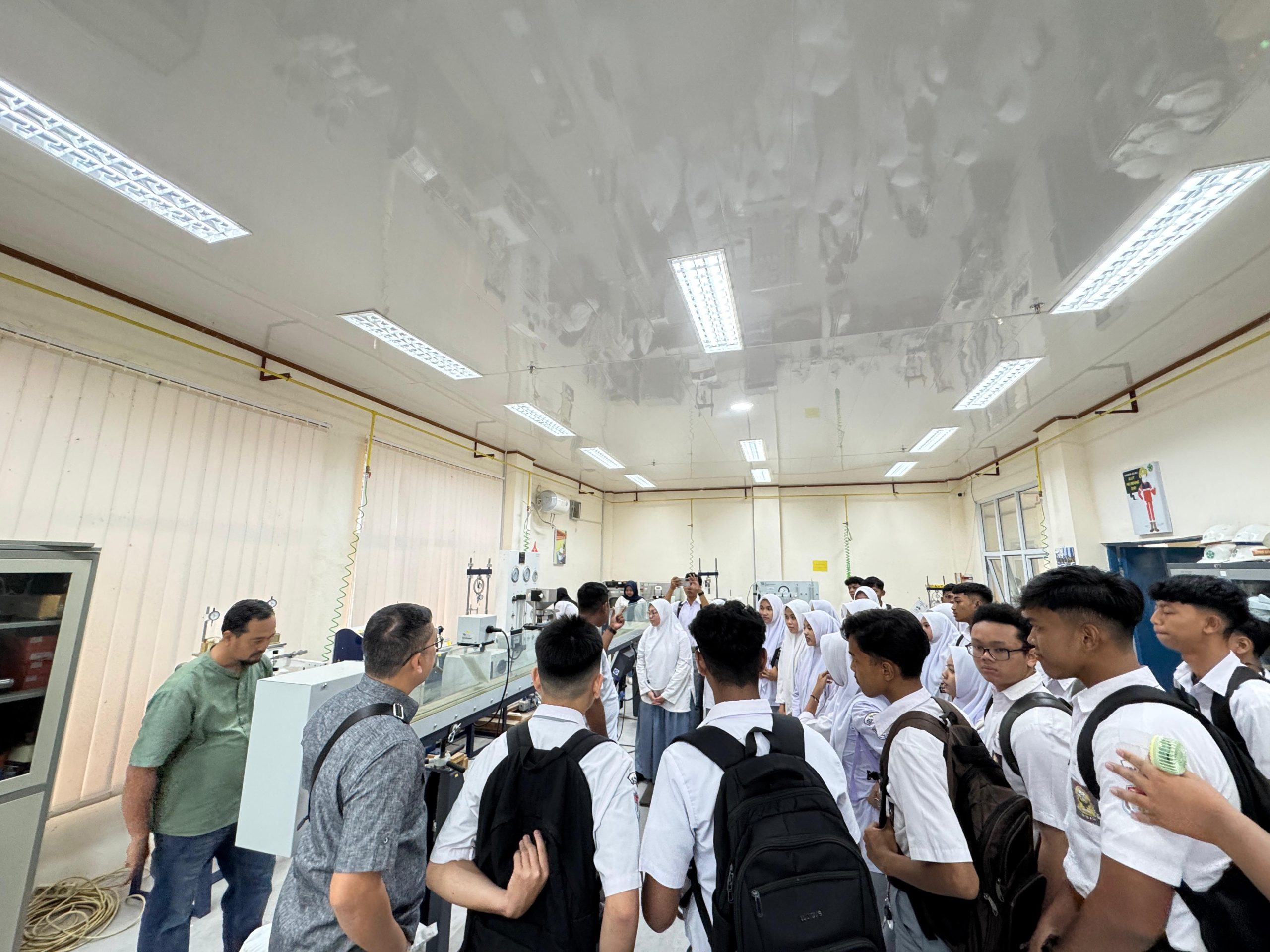 Kunjungan SMA Negeri 3 Langsa ke UPA Laboratorium Terpadu Universitas Samudra