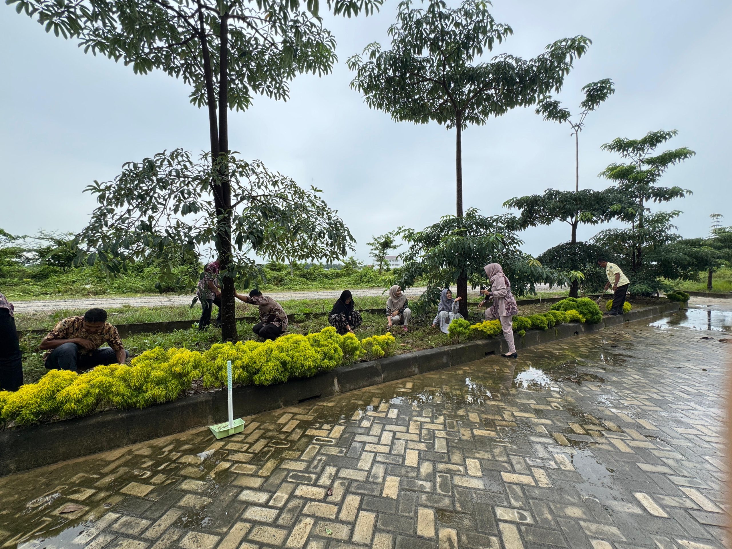 Gotong Royong UPA Laboratorium Terpadu Universitas Samudra