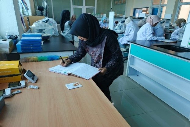 Praktikum Perdana Semester Genap TA 2025/2026 di Laboratorium Biologi