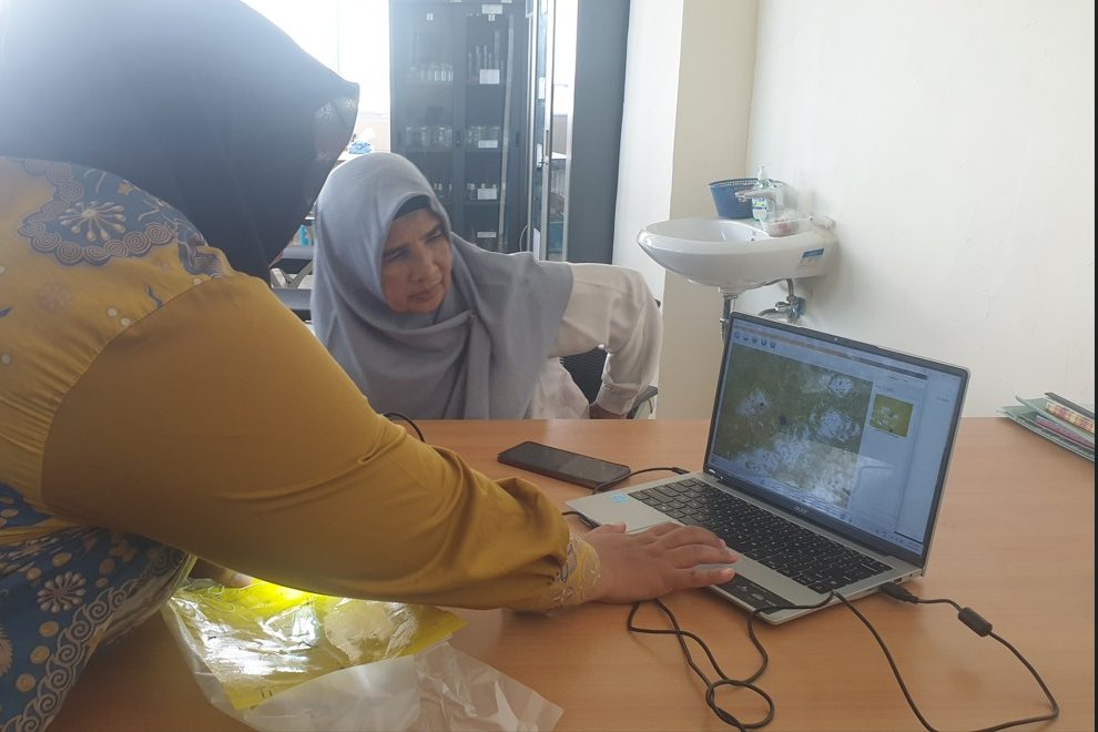 Dosen Universitas Samudra Lakukan Identifikasi Hama Tanaman Melon Menggunakan USB Digital Mikroskop di Laboratorium Agroteknologi