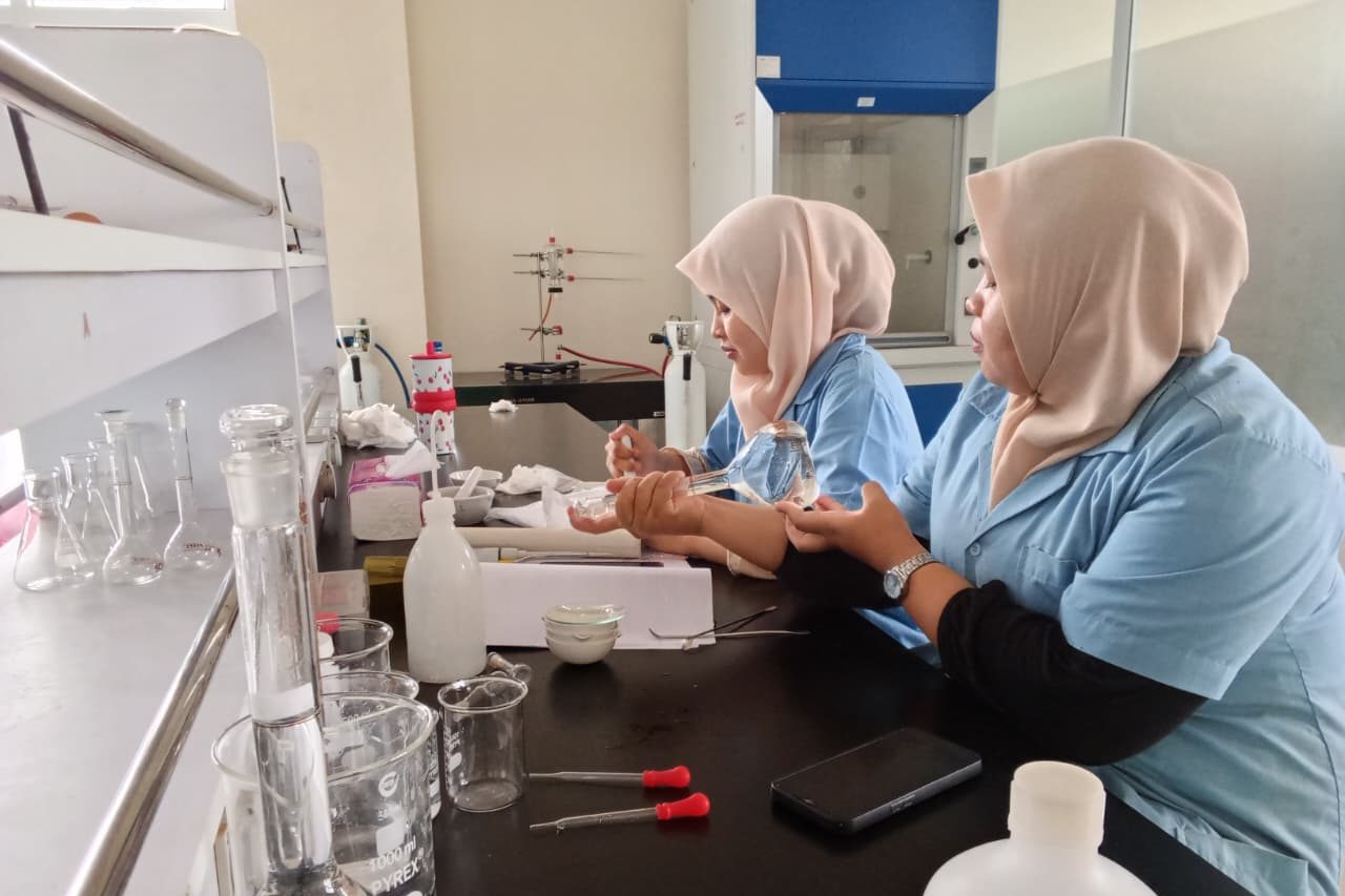 Pelanjutan Tahapan Uji Aktivitas Antiinflamasi Ekstrak Etanol Tepung Ie Bu Peudah oleh Mahasiswa Kimia Universitas Samudra